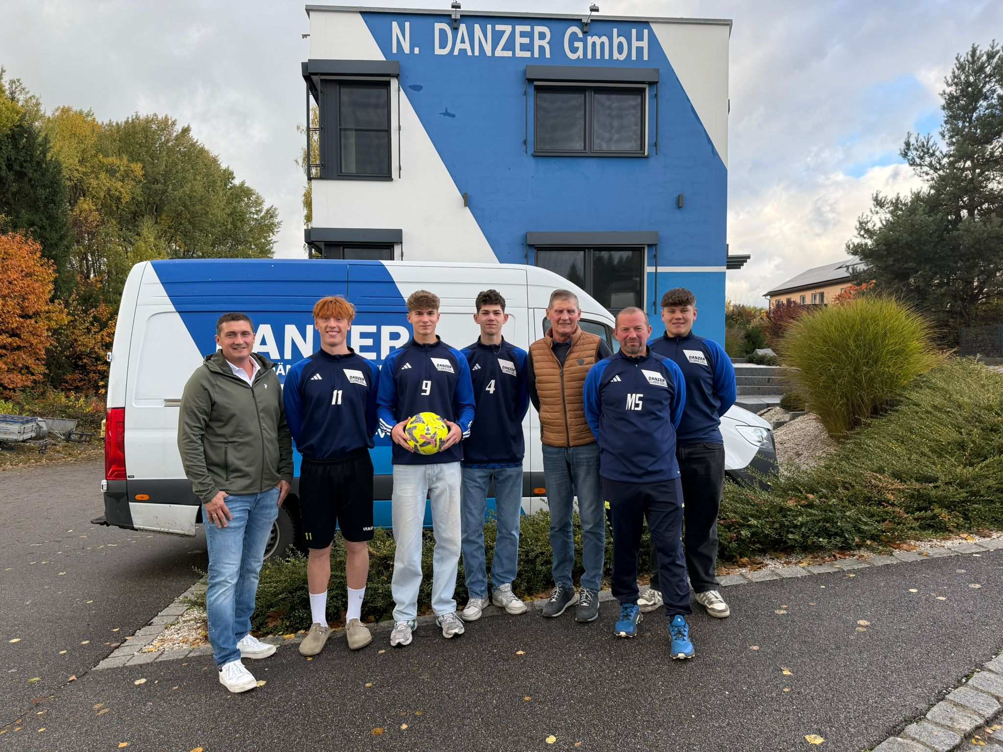 Spende der Fa. Norbert Danzer für die Fußball A Jugend