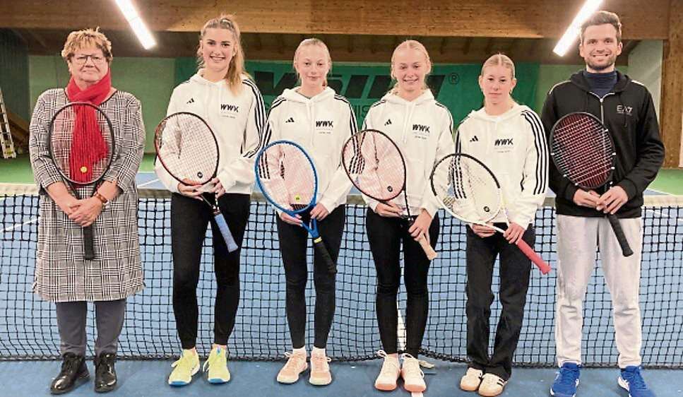 Kapuzenpullis für Turnierspieler im Tennis